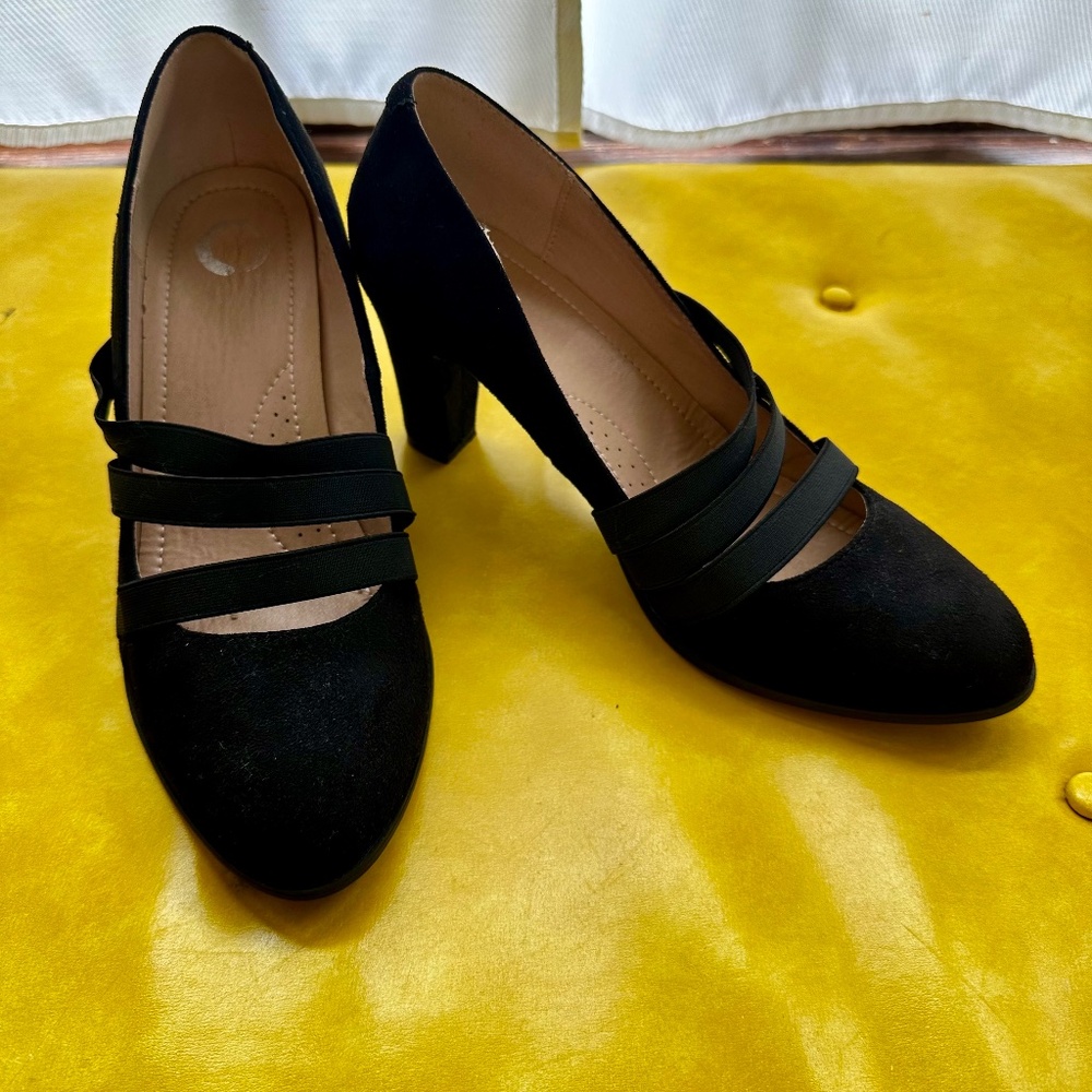 Journee Collection Women's Wide Width Comfort Loren Pump size 10